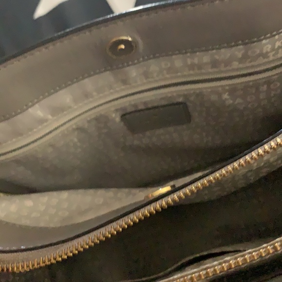 Kate Spade purse with Crossbody strap - Picture 7 of 16